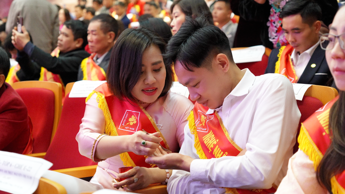 ngậm trà khai tâm 
